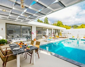 Kaş İslamlar'da Modern Tasarımlı, Özel Havuzlu, Jakuzili Villa - 2
