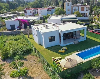 Muğla Bodrum'da Denize Yakın, Geniş Bahçeli, Lüks Kiralık Villa - 2