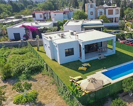 Muğla Bodrum'da Denize Yakın, Geniş Bahçeli, Lüks Kiralık Villa - 2