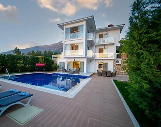 Fethiye'de Kalabalık Gruplara Uygun, Özel Havuzlu, Bahçeli Villa - 1