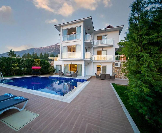 Fethiye'de Kalabalık Gruplara Uygun, Özel Havuzlu, Bahçeli Villa - 1