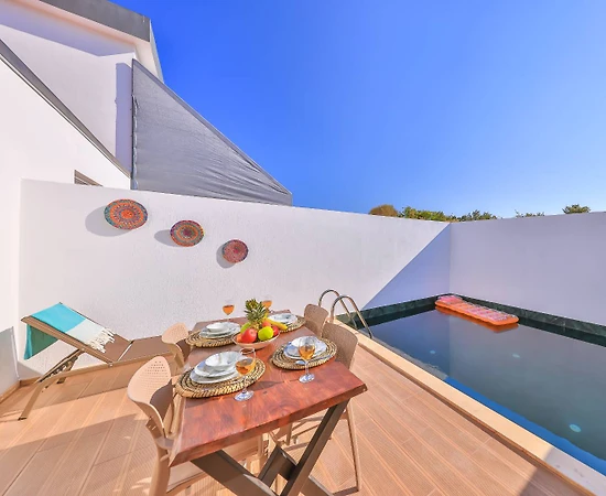 Kaş Andifli'de Modern Tasarıma Sahip, Özel Havuz ve Jakuzili Villa - 1