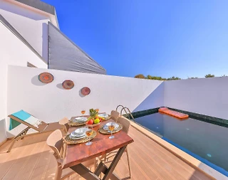 Kaş Andifli'de Modern Tasarıma Sahip, Özel Havuz ve Jakuzili Villa - 1