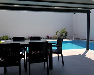 İzmir Çeşme'de Merkezi Konumda, Özel Havuzlu, Bahçeli Villa - 5