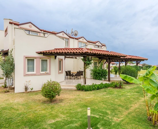 Didim Akbük'te Denize Sıfır Tesiste, 3 Yatak Odalı Bahçeli Villa - 1