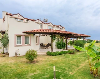 Didim Akbük'te Denize Sıfır Tesiste, 3 Yatak Odalı Bahçeli Villa - 1