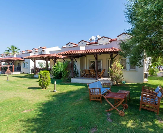 Didim Akbük'te Geniş Ailelere Uygun, Özel Plajlı, Bahçeli Kiralık Villa - 1