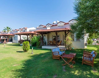 Didim Akbük'te Geniş Ailelere Uygun, Özel Plajlı, Bahçeli Şık Villa - 1