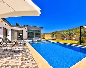 Kaş Sarıbelen'de Geniş Bahçeli, Özel Havuzlu, Modern Dizaynlı Villa - 2