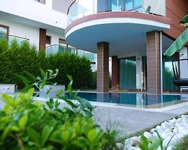 Aydın Kuşadası'nda Kalabalık Ailelere Uygun, Özel Havuzlu, Lüks Villa - 2