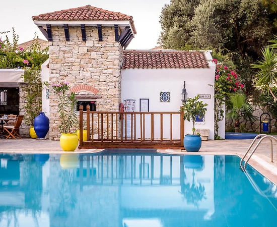 Muğla Datça'da Kahvaltı Dahil, Ortak Havuzlu, Modern Tatil Evi - 1