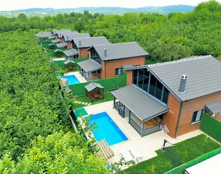 Kocaeli Kartepe'de Tesis İçerisinde, Özel Havuzlu, Şık Bungalov - 2