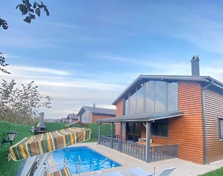 Kocaeli Kartepe'de Tesis İçerisinde, Özel Havuzlu, Şık Bungalov - 1