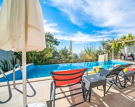 Kaş İslamlar'da Geniş Bahçeli, Özel Havuzlu, Kiralık Villa - 2