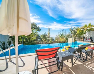 Kaş İslamlar'da Geniş Bahçeli, Özel Havuzlu, Kiralık Villa - 2