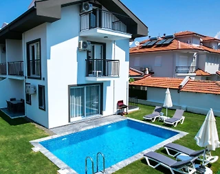 Dalyan Merkez'de Özel Havuzlu ve Geniş Bahçeli, Lüks Kiralık Villa - 2