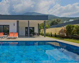 Muğla Fethiye'de Sakin Konumda, Özel Havuzlu ve Bahçeli, Kiralık Villa - 1