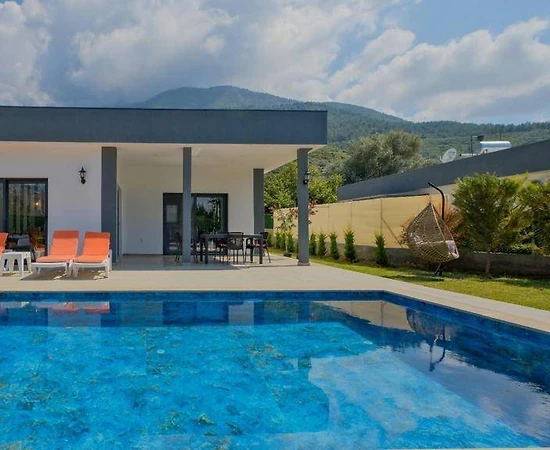 Muğla Fethiye'de Sakin Konumda, Özel Havuzlu ve Bahçeli, Kiralık Villa - 1