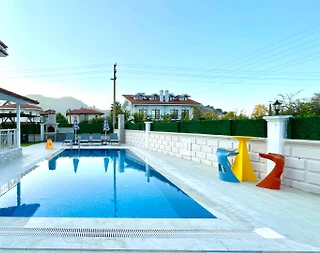 Muğla Dalyan'da Modern Mimarili, Geniş Havuzlu, Tatil Villası - 4