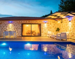 Kaş İslamlar'da Taş Mimarili, Özel Havuzlu, Modern Tasarımlı Villa - 1