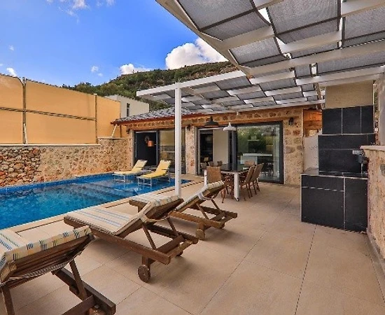 Kaş İslamlar'da Doğa ile İç İçe, Isıtmalı Özel Havuzlu, Kiralık Villa - 1