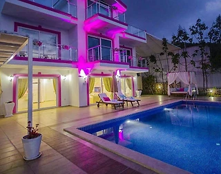 Kaş İslamlar'da Deniz Manzaralı, Özel Havuzlu, Sinema Salonlu Villa - 1