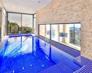 Kaş Bezirgan'da Merkezi Konumda, Isıtmalı Havuzlu, Şık Villa - 1