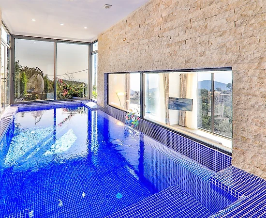Kaş Bezirgan'da Merkezi Konumda, Isıtmalı Havuzlu, Kiralık Villa - 1