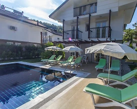 Fethiye Ölüdeniz'de Denize Yakın, Özel Havuzlu, Bahçeli Villa - 2