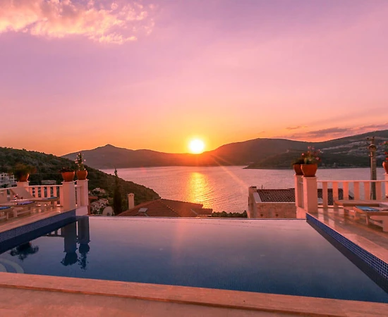 Kaş Kalkan'da Deniz Manzaralı, Kalabalık Ailelere Uygun, Kiralık Villa - 1