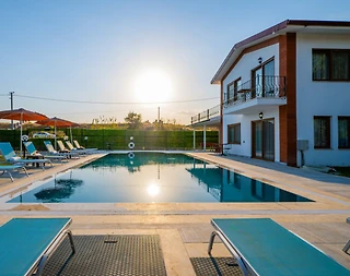 Fethiye Çiftlik'te Geniş Bahçeli, Özel Havuzlu, 12 Kişilik Kiralık Villa - 5