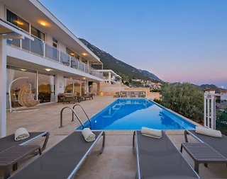 Kaş Kalkan'da Merkezi Konumda, Özel Havuzlu, Jakuzili, Kiralık Villa - 3