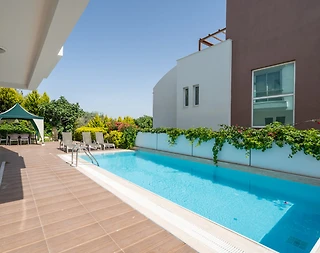 Kuşadası Kadınlar Denizi'nde Harika Manzaralı, Özel Havuzlu, Şık Villa - 3