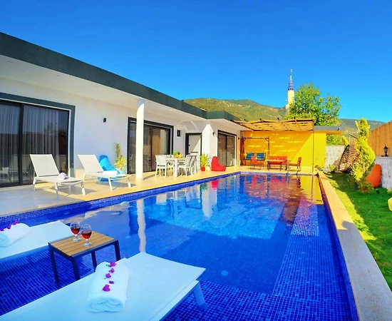 Kaş İslamlar'da Keyifli Doğa İçerisinde, Özel Havuzlu, Kiralık Villa - 1