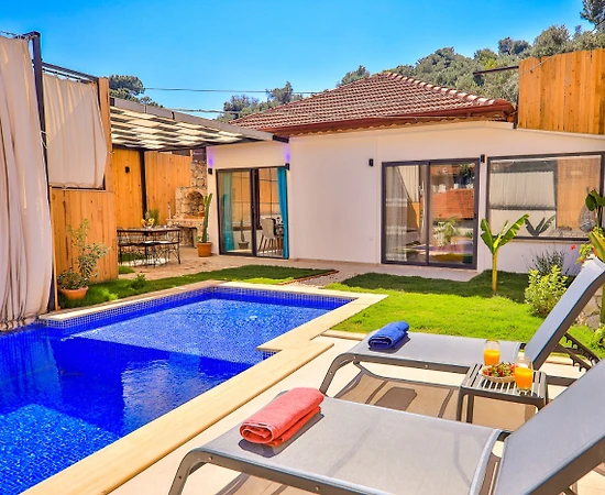 Kaş Patara'da Elverişli Konumda, Özel Havuzlu, Muhafazakar Villa - 1