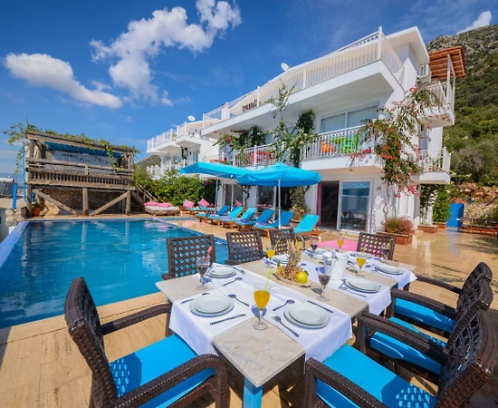 Kaş Bezirgan'da Şehir Manzaralı, Özel Havuzlu, Kiralık Villa - 1