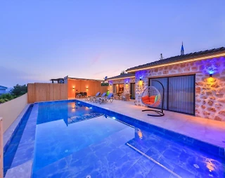 Kaş Çavdır'da Balayı Çiftlerine Uygun, Özel Havuzlu, Jakuzili Villa - 1