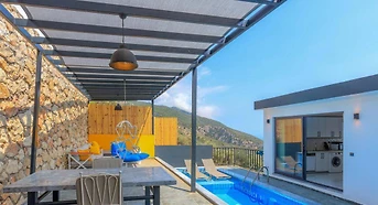 Kaş Bezirgan'da Adalar Manzaralı, Özel Havuzlu, Şık Balayı Villası