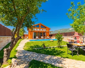 Antalya Kaş'ta Ahşap Tasarıma Sahip, Özel Havuzlu, 4 Kişilik Villa - 3