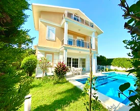 Serik Kadriye'de Geniş Bahçeli, Özel Havuzlu, Kiralık Villa - 3