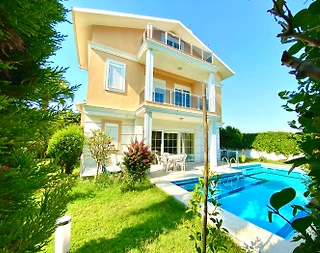 Serik Kadriye'de Geniş Bahçeli, Özel Havuzlu, Şık Kiralık Villa - 3