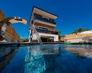 Demre'de Deniz Manzaralı, Havuzlu, Jakuzili ve Saunalı, Kiralık Villa - 1