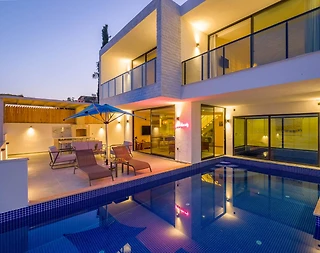 Kaş Yeşilköy'de Sakin Konumda, Isıtmalı Havuzlu, Jakuzili, Lüks Villa - 2