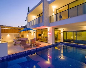 Kaş Yeşilköy'de Sakin Konumda, Isıtmalı Havuzlu, Jakuzili, Lüks Villa - 2