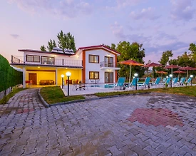 Fethiye Çiftlik'te Geniş Bahçeli, Özel Havuzlu, 12 Kişilik Kiralık Villa - 3