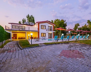 Fethiye Çiftlik'te Geniş Bahçeli, Özel Havuzlu, 12 Kişilik Kiralık Villa - 3