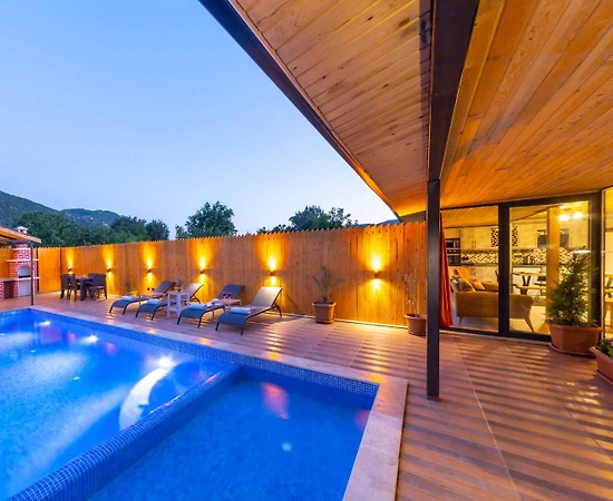 Kaş Bezirgan'da Doğa İçerisinde, Taş Mimarili, Konforlu Villa - 1