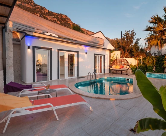 Kaş Bezirgan'da Adalar Manzaralı, Özel Havuzlu, Jakuzili, Kiralık Villa - 1