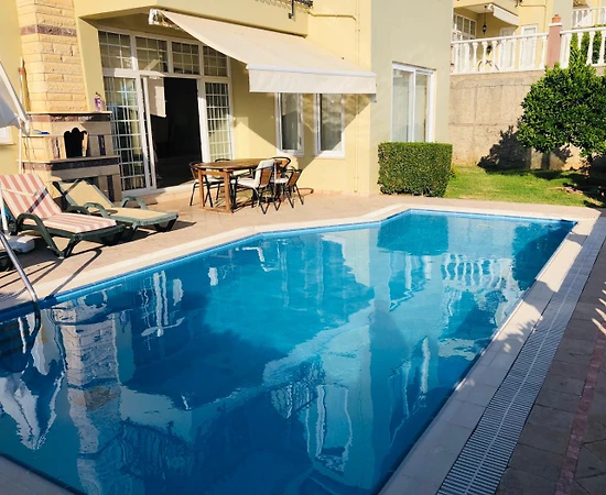 Alanya'da Tesis İçerisinde, Özel Havuzlu, Lüks Villa - 1