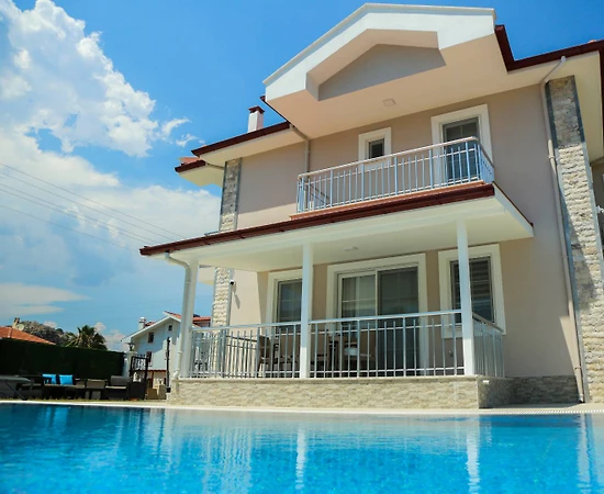 Muğla Dalyan'da Modern Mimarili, Geniş Havuzlu, Tatil Villası - 1